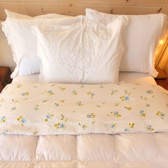 VINTAGE 70's Dbl Flat Sheet, Small Blue Rose Buds w/ Grn, Cot/poly Blend, 1pc - Picture 5 of 12